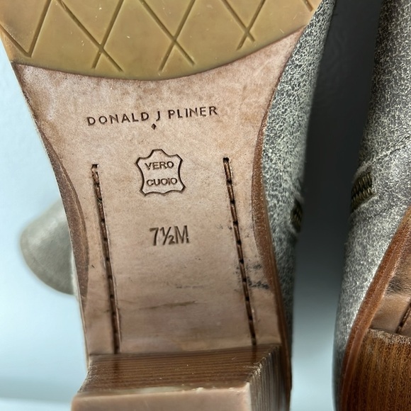 Donald J Pliner Leather Gold and Silvery Peep Toe Shoes - Picture 8 of 10